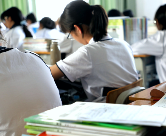 双减要有效减轻义务教育阶段学生过重作