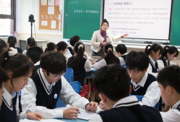 学生从起步中年级开端“主动使用”高年级尝试协同解决问题