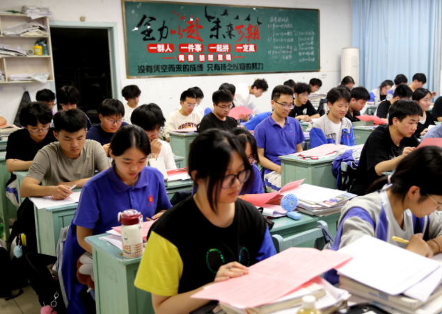 重言亦重行以奉献诠释信仰留守乡土不只常识更用陪同传递勇气 重言亦重行以奉献诠释信仰留守乡土不只常识更用陪同传递勇气