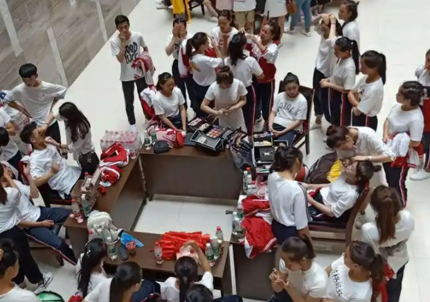 为学生开辟宽广开展空间职业教育是终身