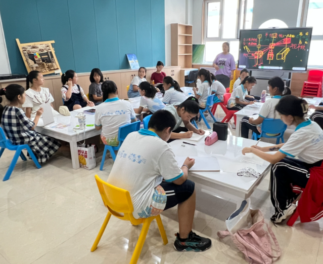 打造这些可感可学的勉励典范引领带动众多受助学子自动投身基